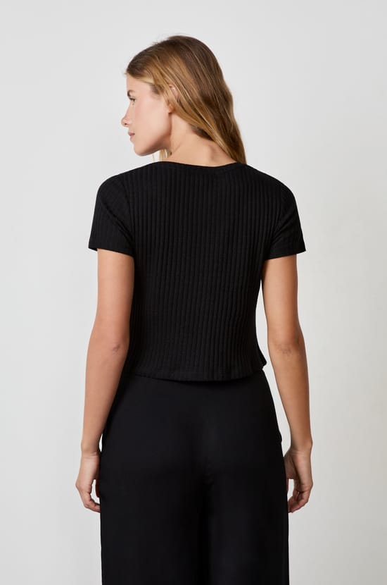 Short-sleeved buttoned T-shirt;${refinementColor}
