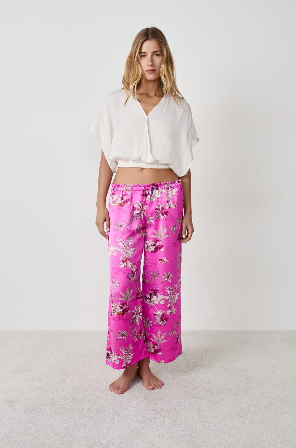 Satinierte Pyjama-Hose mit Print;${refinementColor}