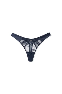 String en dentelle et satin;${refinementColor}