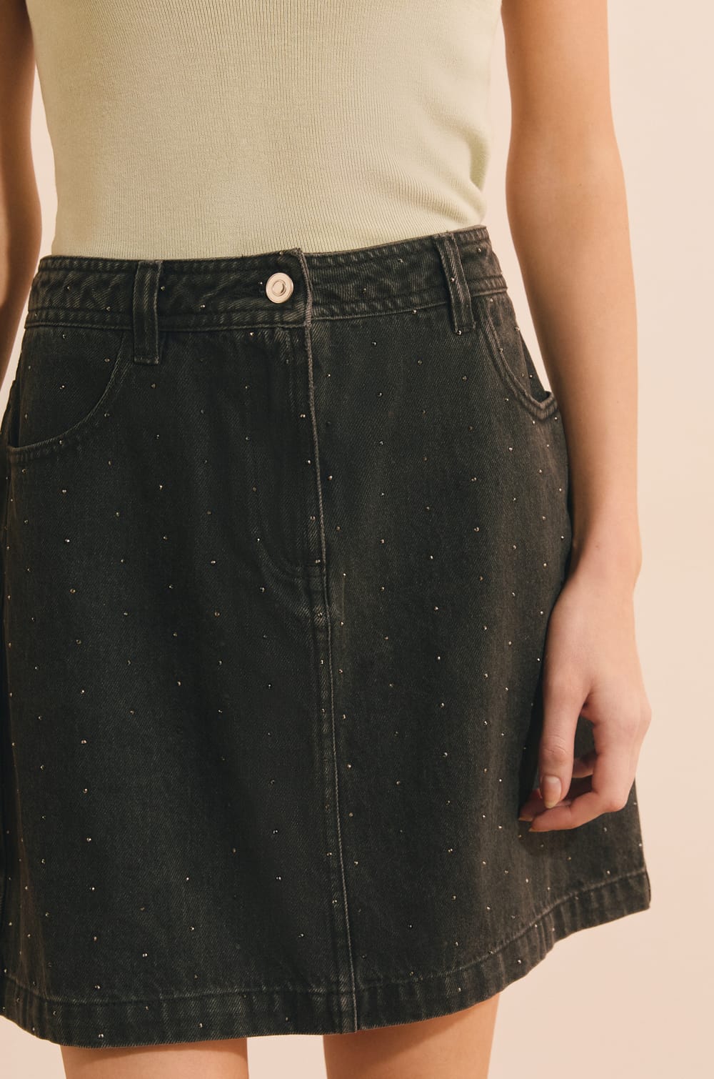 Jupe courte en jean &agrave; sequins;${refinementColor}