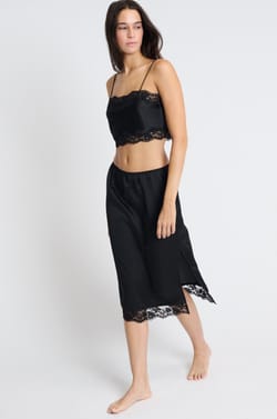 Falda de pijama satinada con detalles de encaje;${refinementColor}