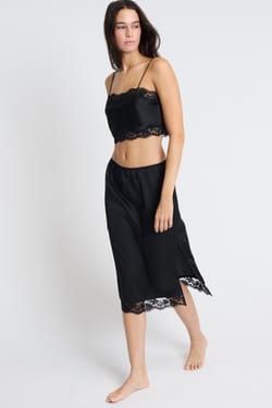 Jupe de pyjama satinée détails dentelle;${refinementColor}