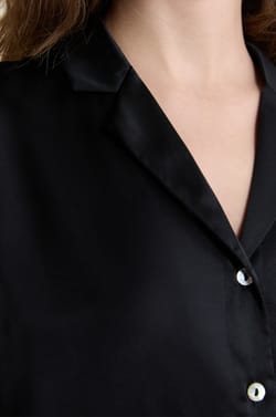 Short-sleeved silk pyjama shirt;${refinementColor}