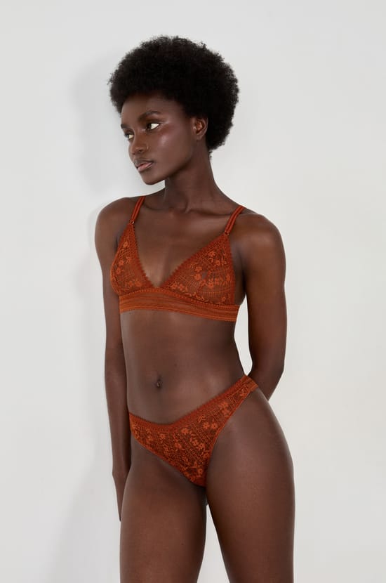 Wireless Lace Triangle Bra;${refinementColor}