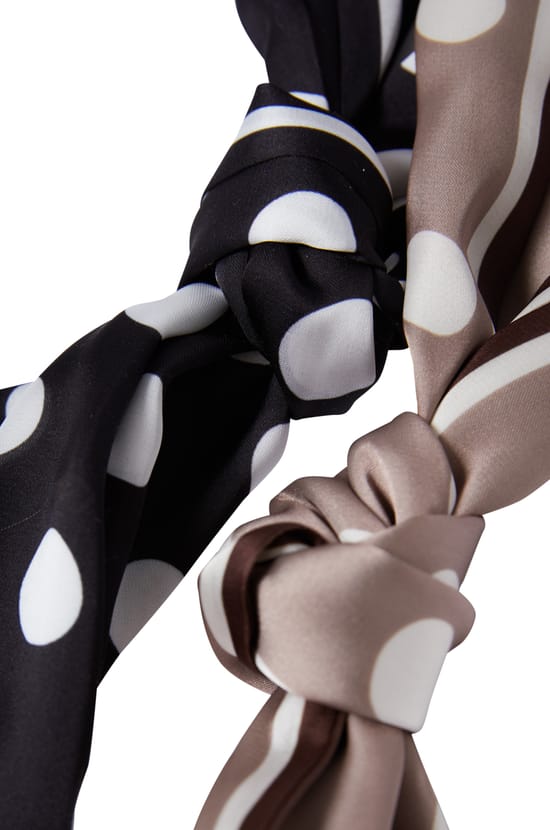 Foulard &agrave; pois;${refinementColor}