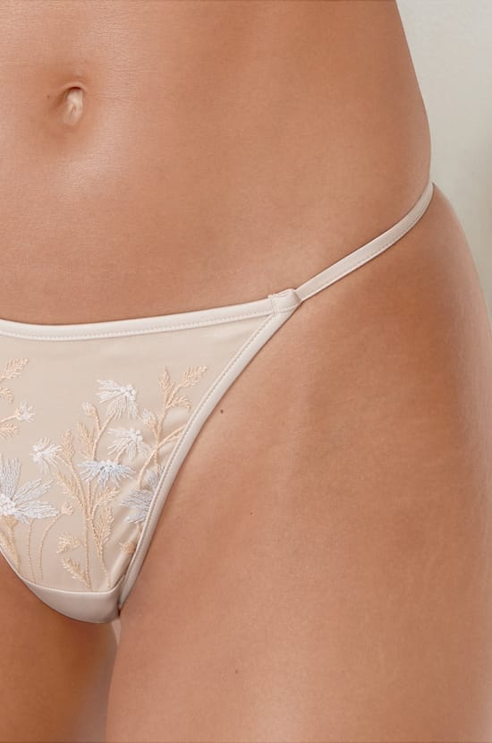 String avec broderie;${refinementColor}