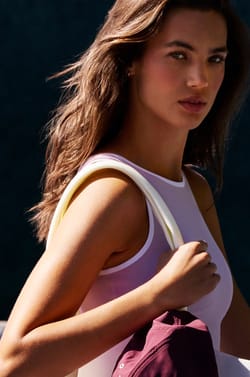 Top avec brassi&egrave;re int&eacute;gr&eacute;e;${refinementColor}