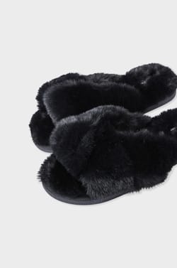 Flip-Flop Slippers;${refinementColor}