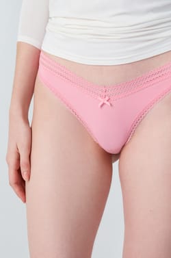 Tanga V-shape de microfibra y encaje;${refinementColor}