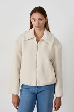 Blouson court en fausse fourrure;${refinementColor}