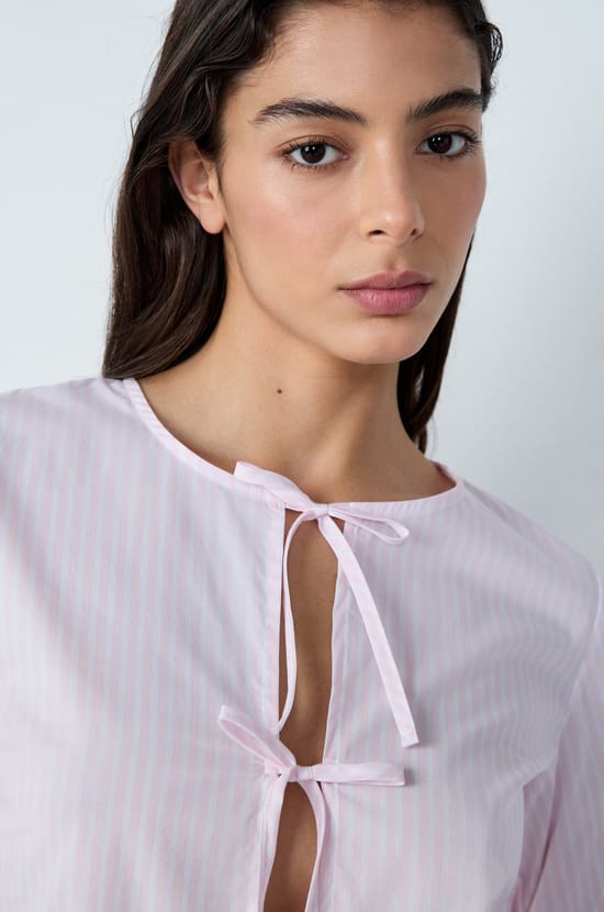 Long-sleeved cotton pyjama shirt with striped bow detail;${refinementColor}