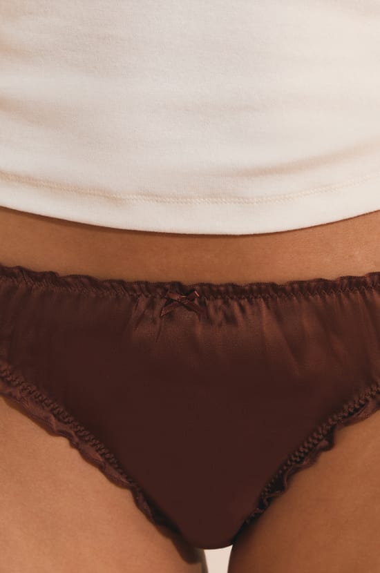 String bloomer satin&eacute;;${refinementColor}