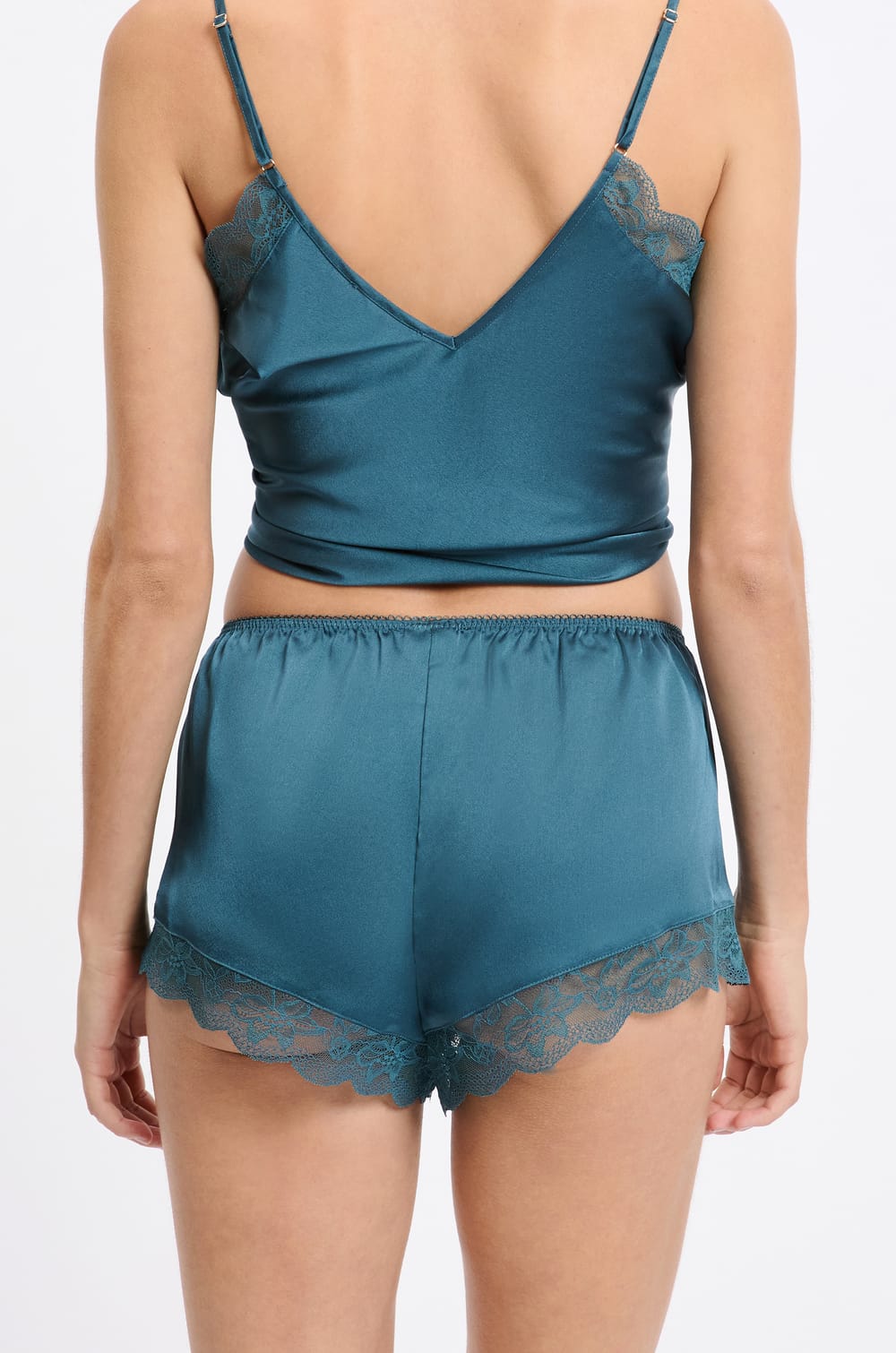 Short de pyjama satin&eacute; d&eacute;tails dentelle;${refinementColor}