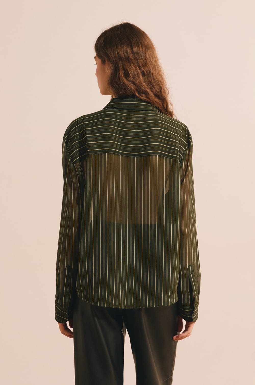 Chemise tranparente &agrave; rayures et col cravate;${refinementColor}