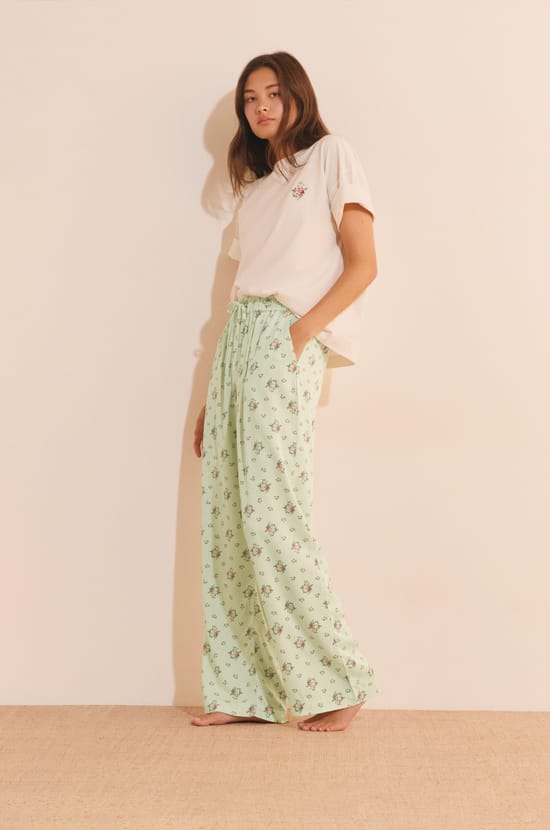 Pantalon de pyjama &agrave; motif fleuri;${refinementColor}