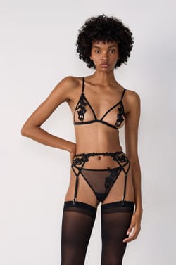 Porte-jarretelles brodé;${refinementColor}