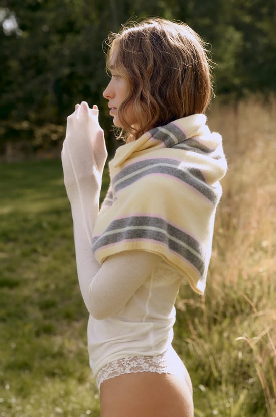 Pull col rond ray&eacute; 100% cachemire;${refinementColor}