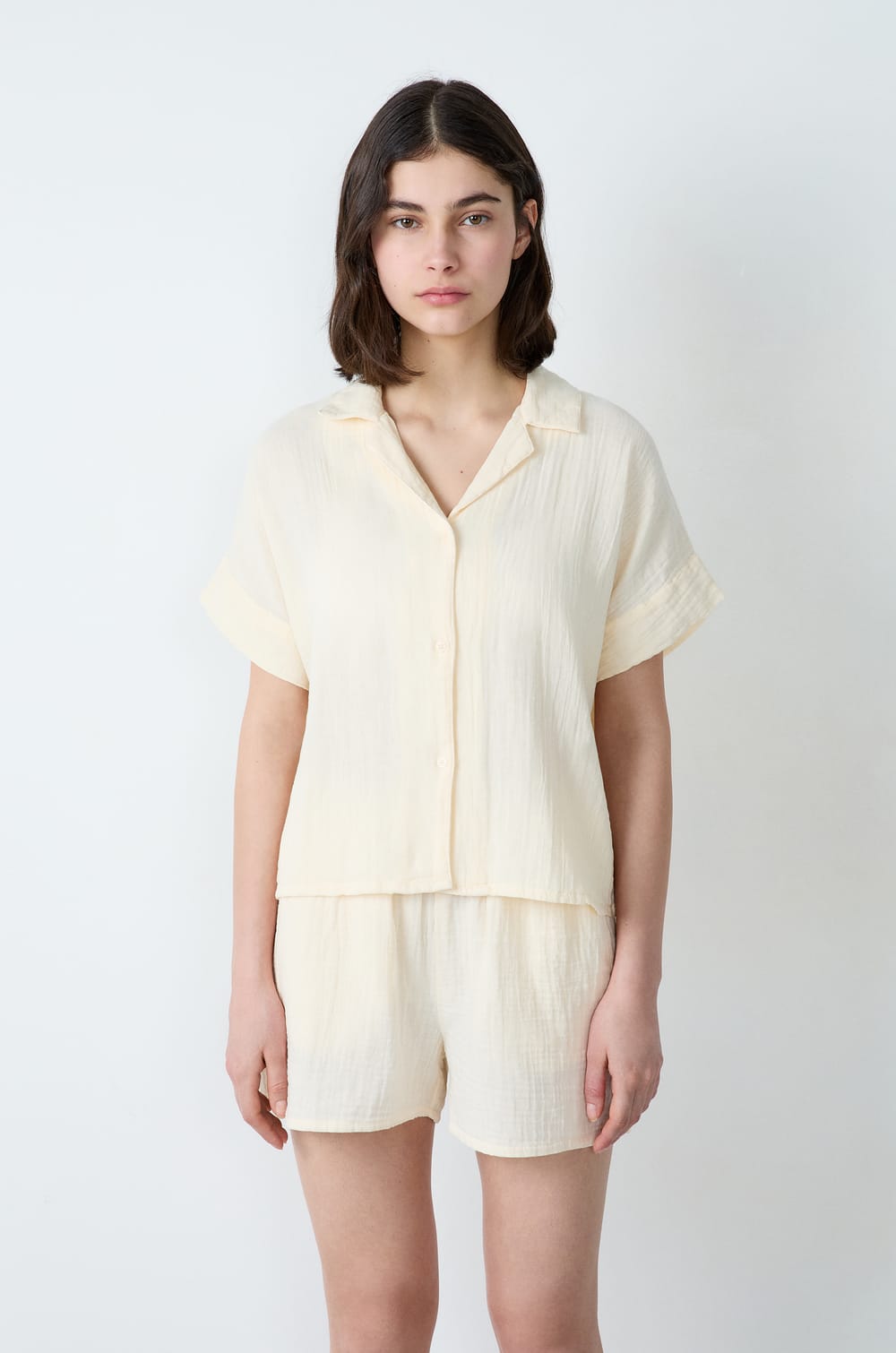 Short-sleeved cotton pyjama shirt;${refinementColor}