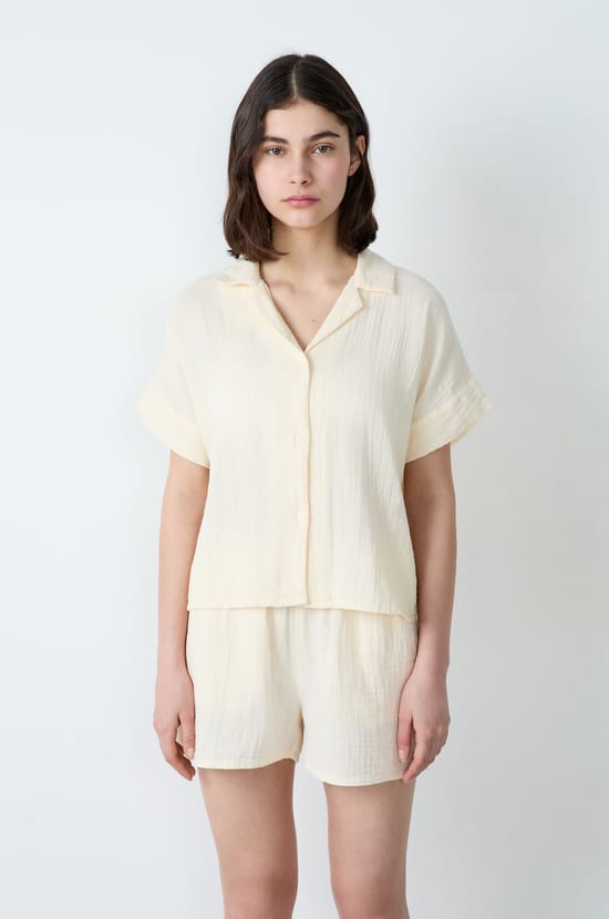 Short-sleeved cotton pyjama shirt;${refinementColor}
