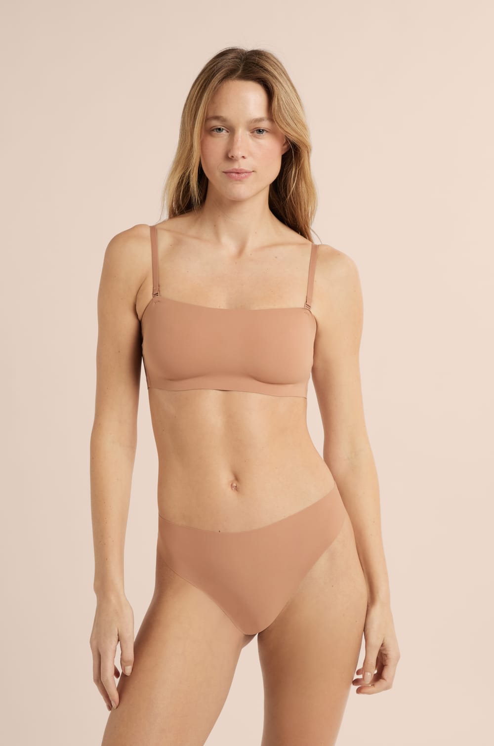 Sujetador bandeu de microfibra con tirantes removibles;${refinementColor}