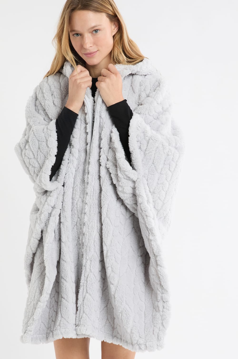 Poncho à manches 3/4;${refinementColor}