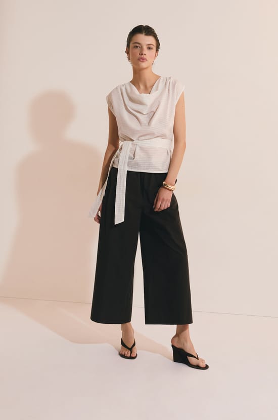 Top &agrave; col b&eacute;nitier cintr&eacute; &agrave; la taille;${refinementColor}