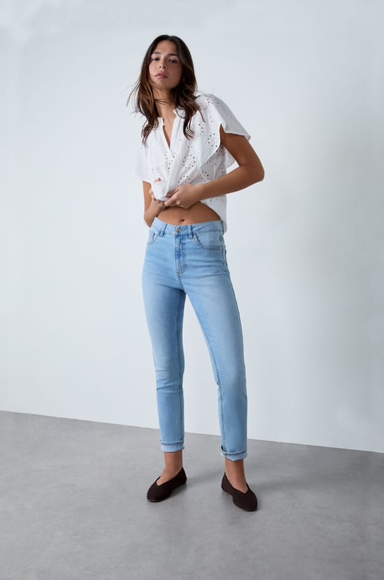 Slim fit jeans;${refinementColor}