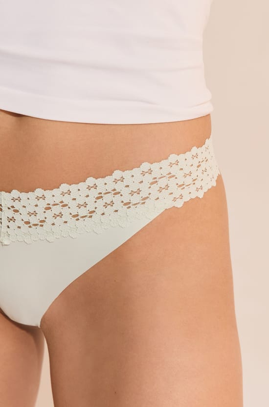 Stringi z mikrofibry i koronki;${refinementColor}