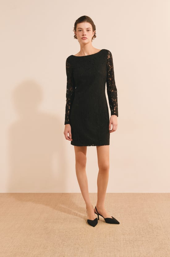 Robe courte en guipure;${refinementColor}
