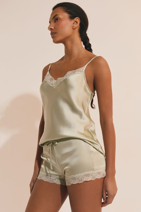 Short de pyjama en soie d&eacute;tails dentelle;${refinementColor}