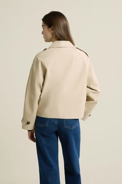 Gabardina corta;${refinementColor}