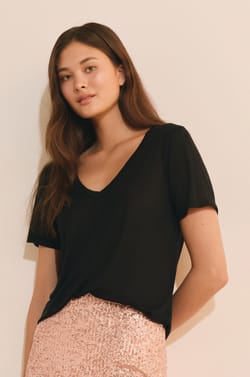 T-shirt col V manches courtes;${refinementColor}