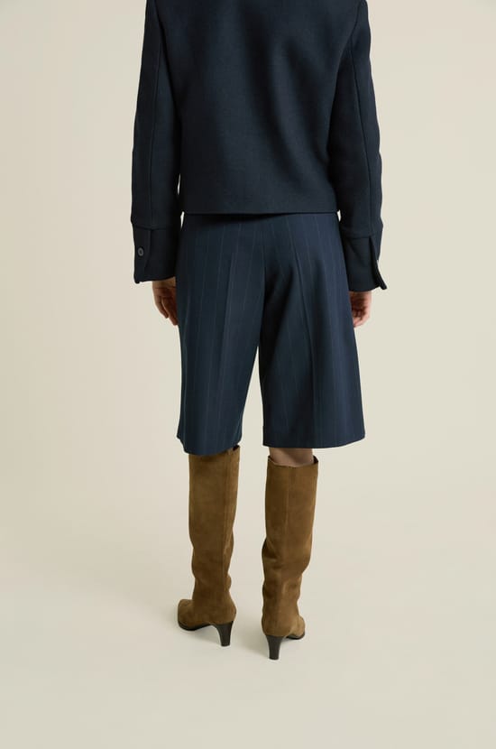 Short bermuda &agrave; fines rayures;${refinementColor}