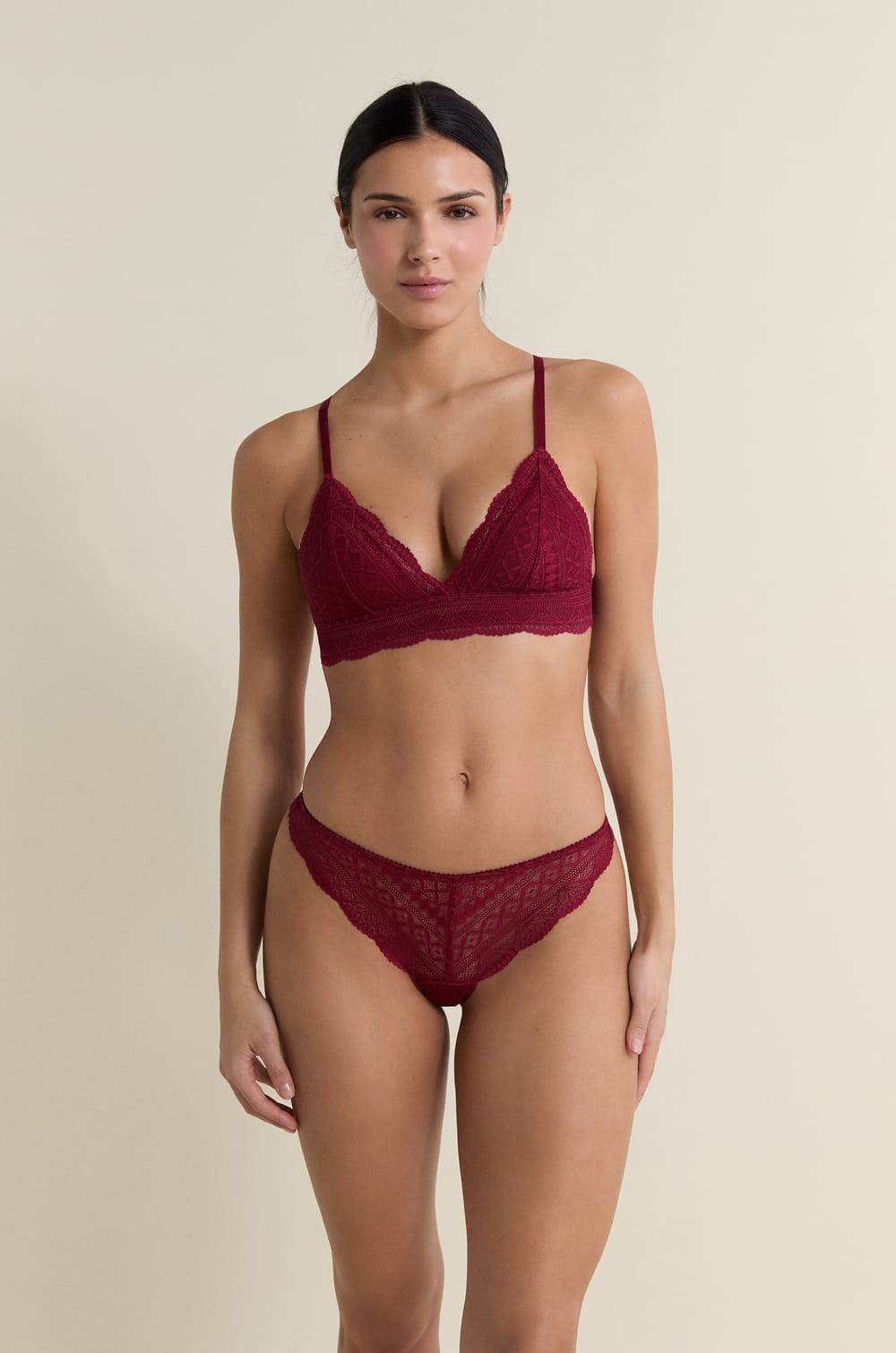 Tanga en dentelle;${refinementColor}