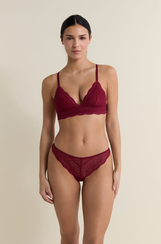 Tanga en dentelle;${refinementColor}