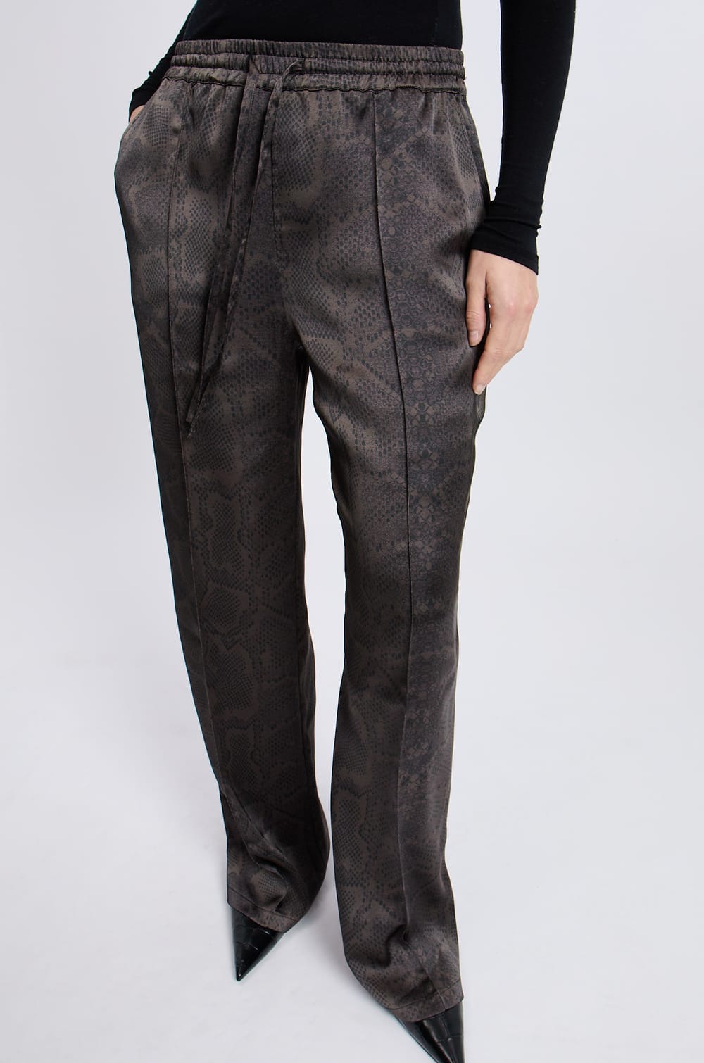 Pantalon à imprimé serpent;${refinementColor}