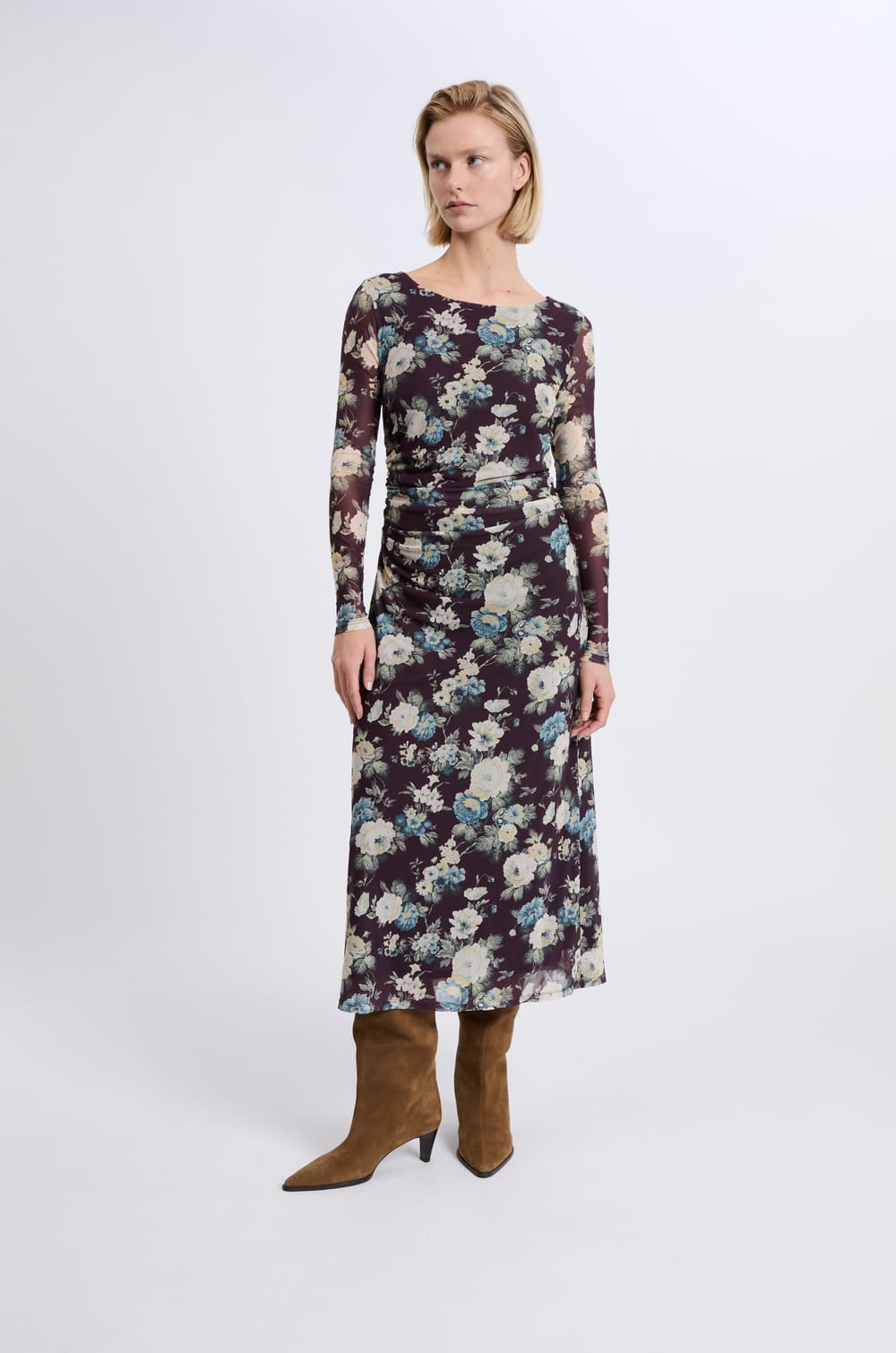 Robe longue à motifs fleuris;${refinementColor}