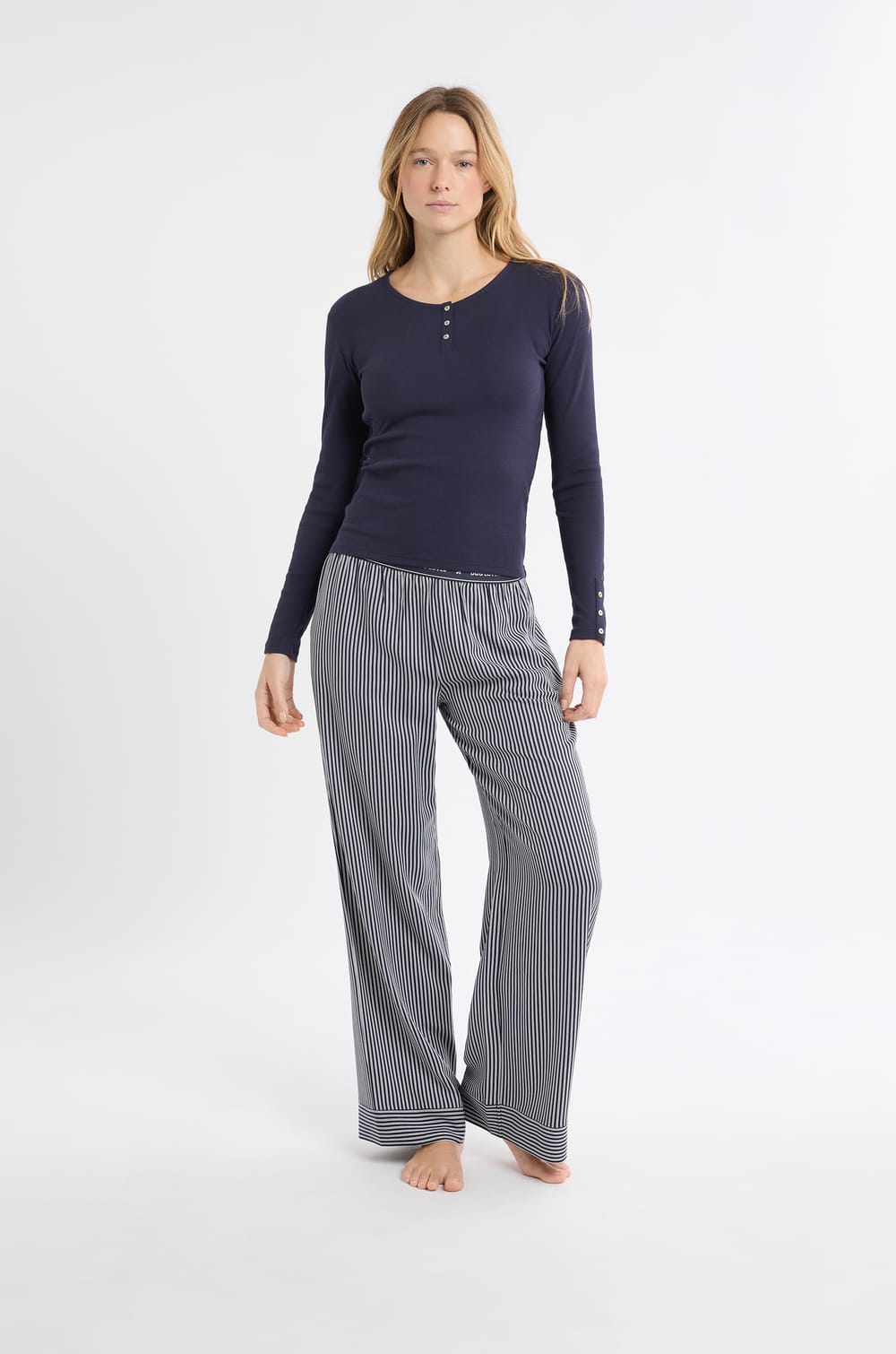 Long-sleeved cotton t-shirt with buttons;${refinementColor}