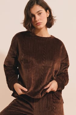 Pull col rond avec motifs tress&eacute;s;${refinementColor}