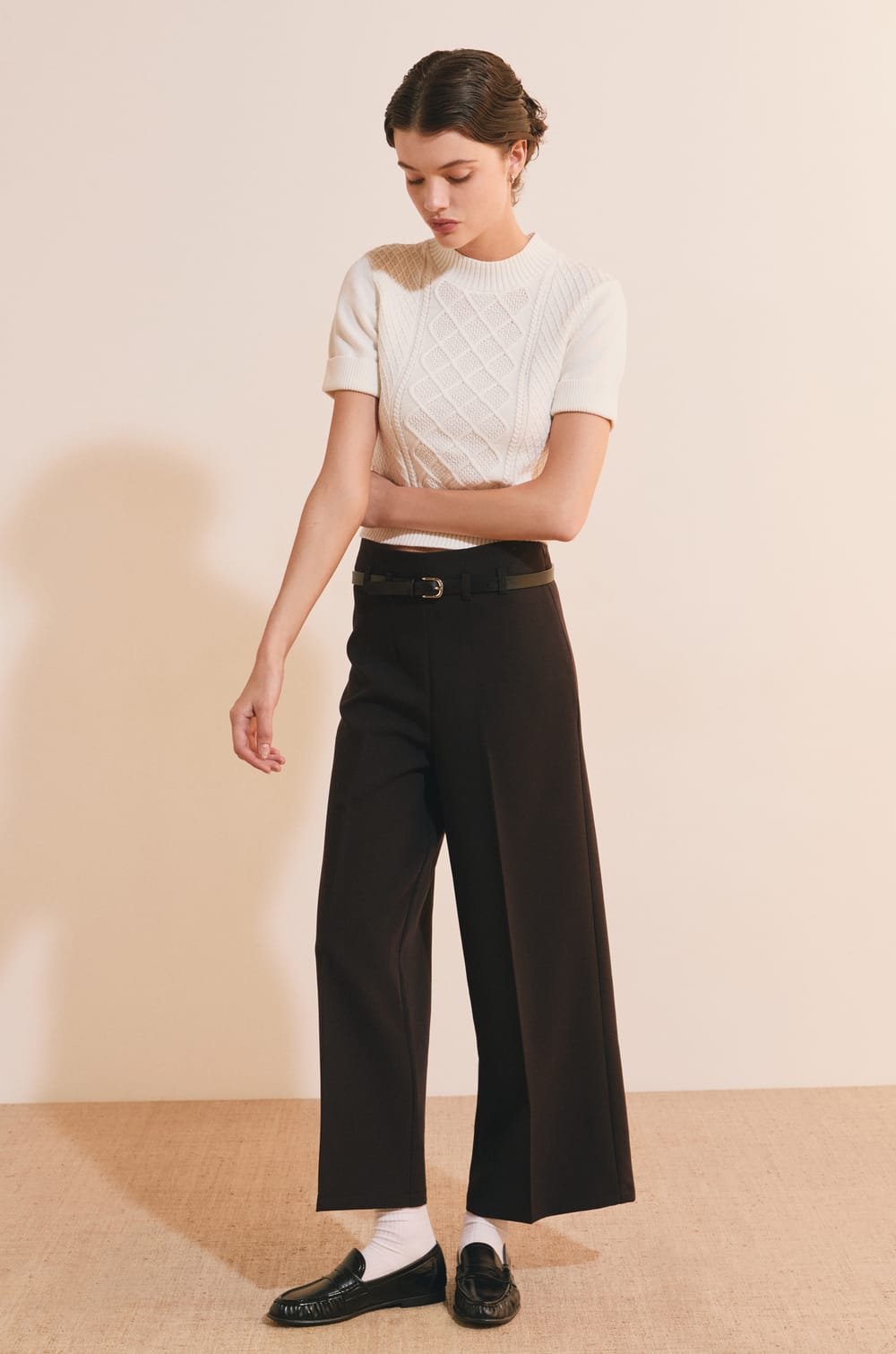 Pantalon cropped;${refinementColor}