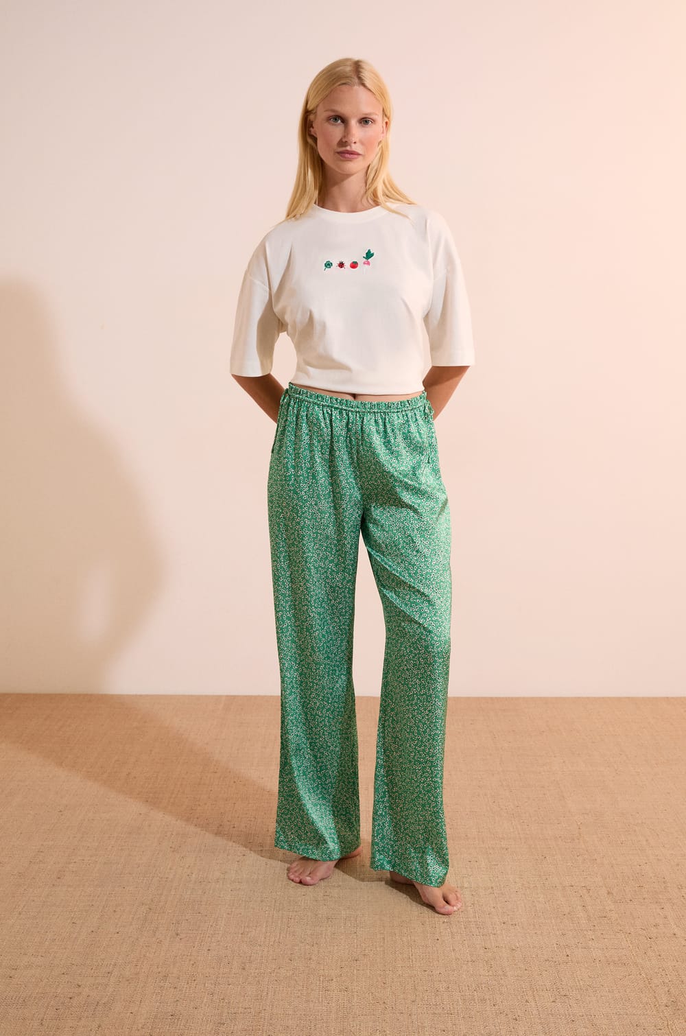 Pantalon de pyjama satin&eacute; &agrave; motifs;${refinementColor}