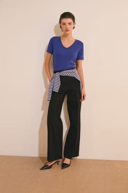 T-shirt &agrave; col V avec coton modal;${refinementColor}