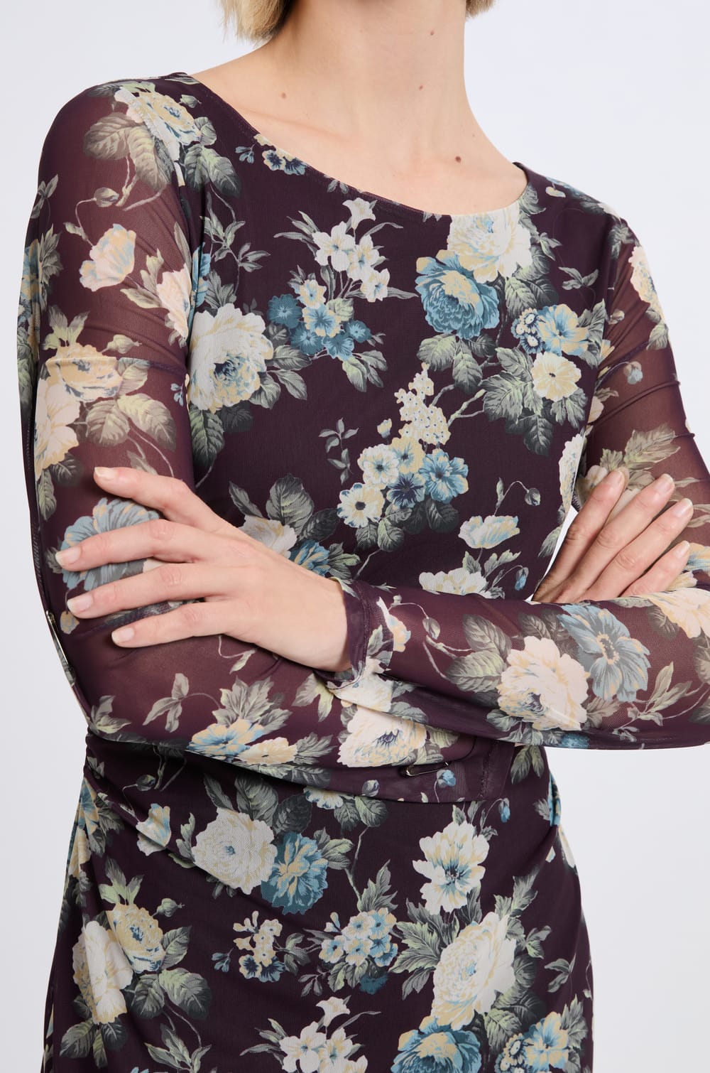 Robe longue &agrave; motifs fleuris;${refinementColor}