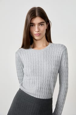 Round neck sweater;${refinementColor}