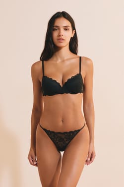String en dentelle;${refinementColor}