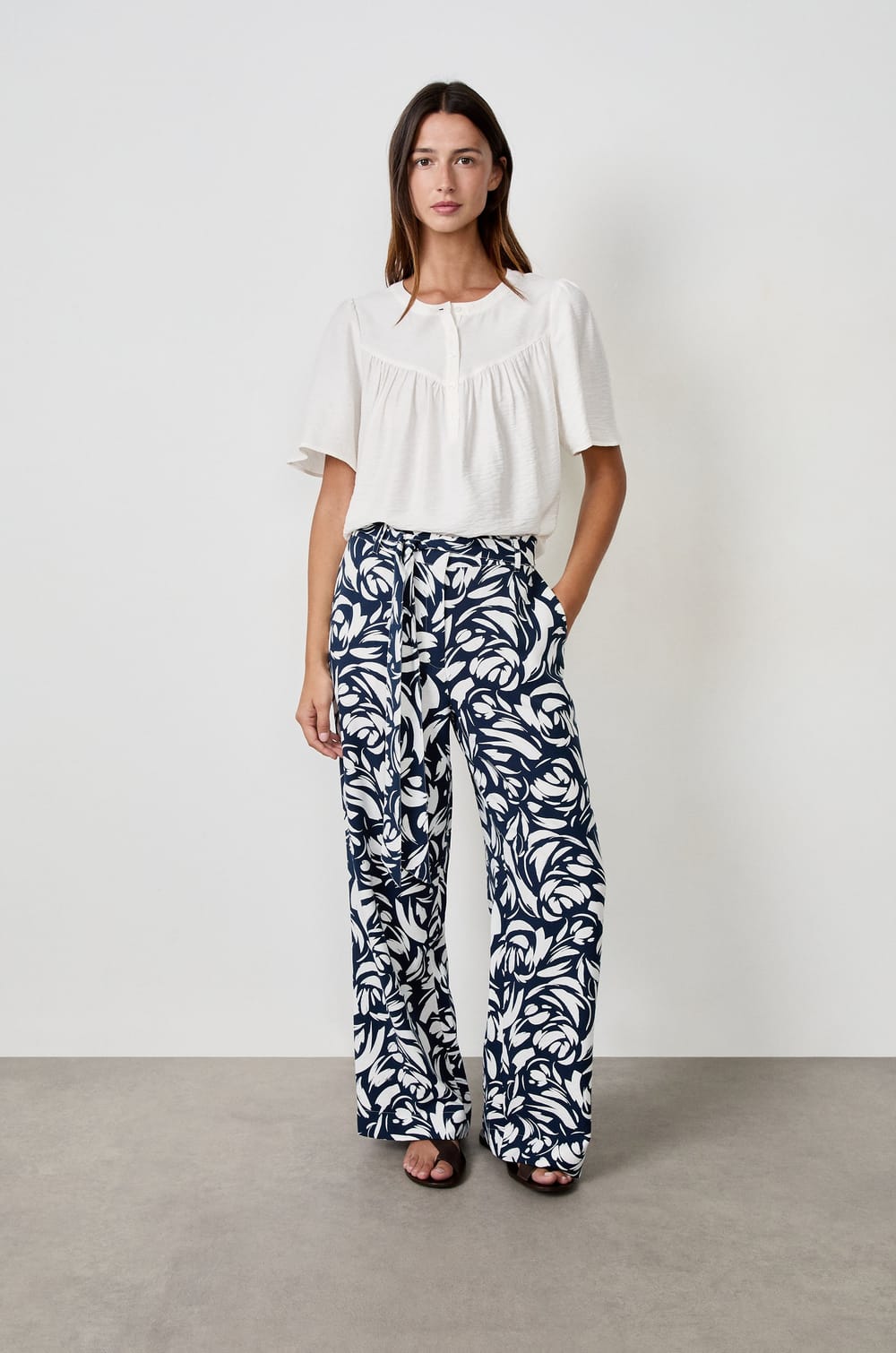 Printed fluid trousers;${refinementColor}