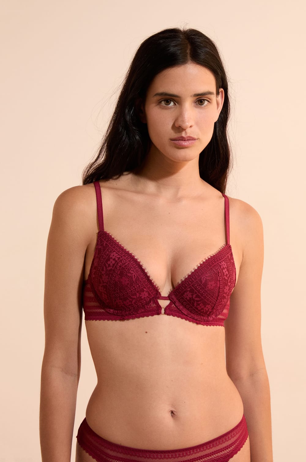 Soutien-gorge N.2 - Le push-up plongeant en dentelle;${refinementColor}