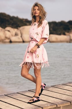 Robe t-shirt imprimée à franges;${refinementColor}