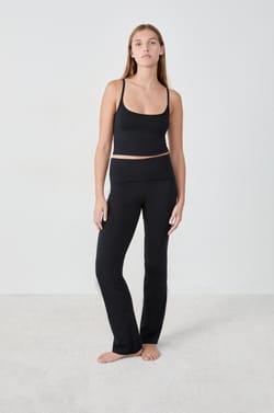  Pantalón de pijama acampanado;${refinementColor}
