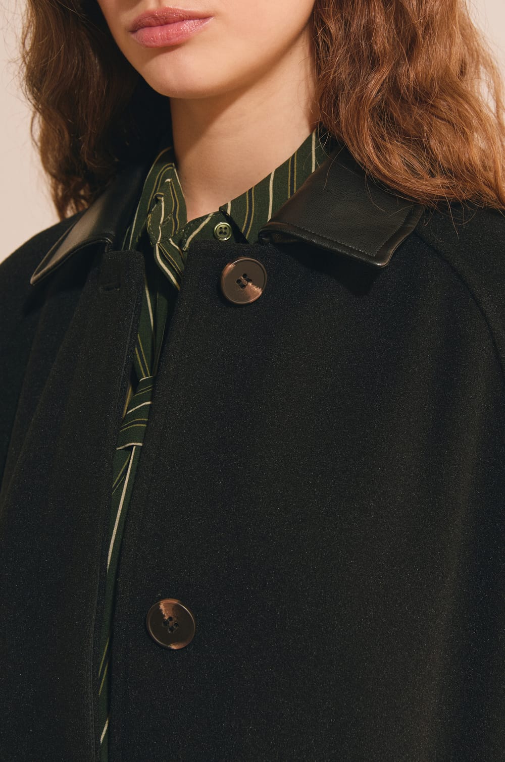 Manteau long droit avec boutons;${refinementColor}